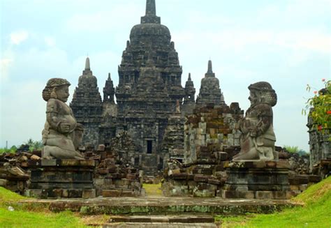 Le Temple de Sewu: Une Odyssée Archéologique à travers le Temps !