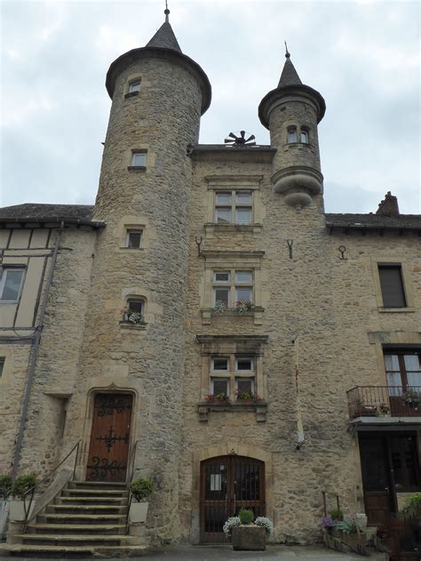 Le Château de Montbazens : Un joyau médiéval perché sur les hauteurs du Quercy !