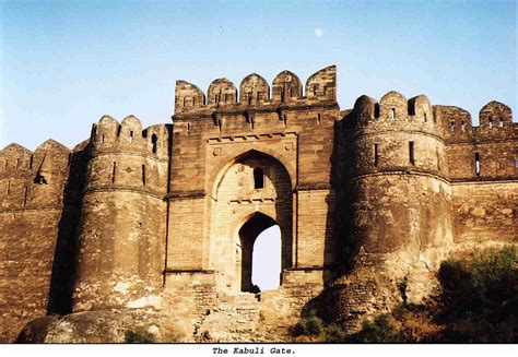  Le Fort de Rohtas, Bastion Impénétrable d'un Passé Majestueux !