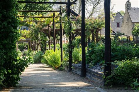  Le Jardin des Plantes de Quimper: Un havre vert en plein cœur historique!