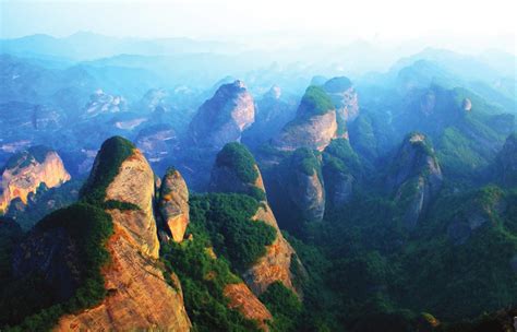  Le Mont Danxia : Un spectacle flamboyant et une randonnée exaltante !