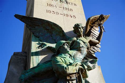 Le Monument aux Guerriers de l'Arctique à Zelenogradsk: Un témoignage poignnant du courage face au froid sibérien!