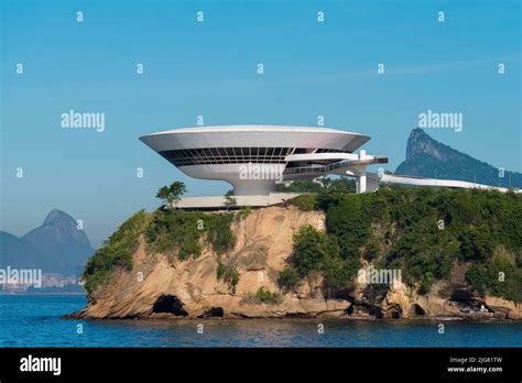 Le Musée d'Art Contemporain de Niteroi: Un Joyau Architectural Face à l'Océan Atlantique!