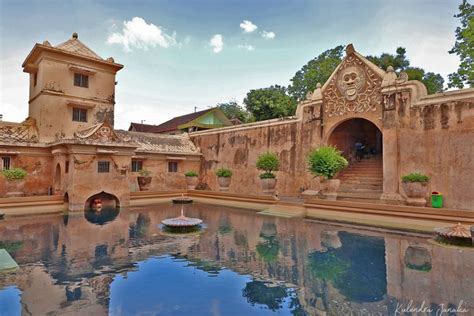 Le Taman Sari: Un joyau caché d'architecture et de romance à Yogyakarta !