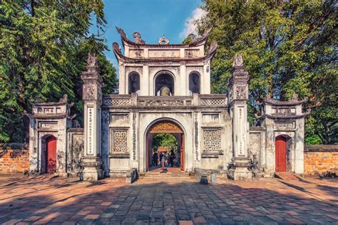  Le Temple de la Littérature: Un Sanctuaire Historique Vibrant à Hanoi !