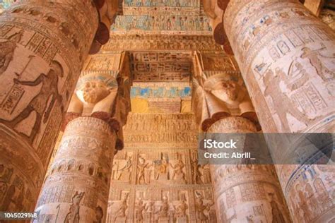 Le Temple d'Hathor à Dendérah : Une Ode à l'Amour et à la Féminité Divine !