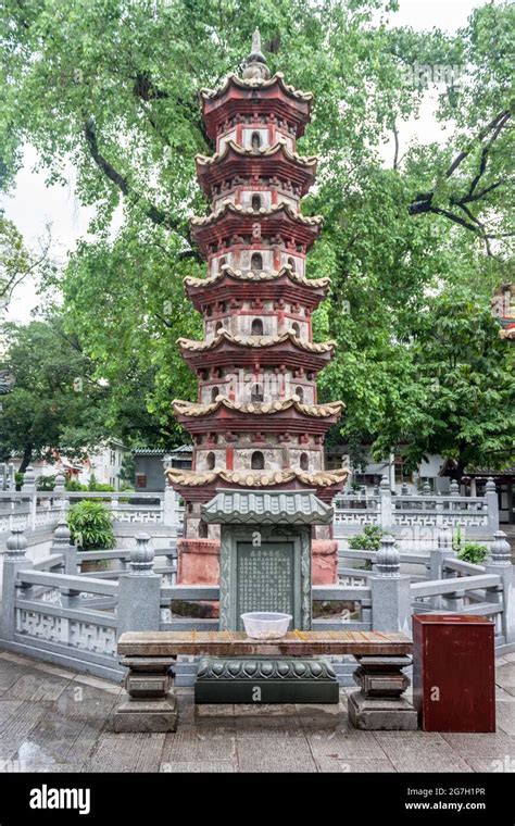 Le Temple Guangxiao : Un joyau architectural majestueux au cœur de Chaozhou !