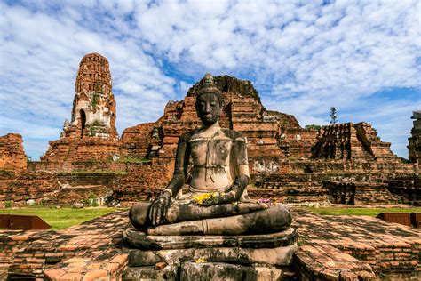  Le Wat Mahathat: Vestiges historiques fascinants à Lamphun