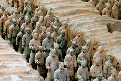 Le Mausolée de Qin Shi Huang : Une Exploration du Passé Impérial !